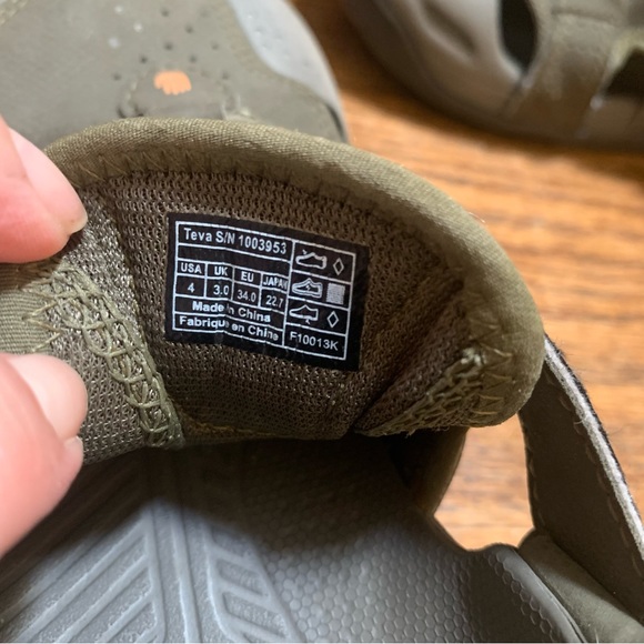 Teva Barracuda Slip on Shoe [hiking, size 4, comfortable, water shoes] - Picture 2 of 6